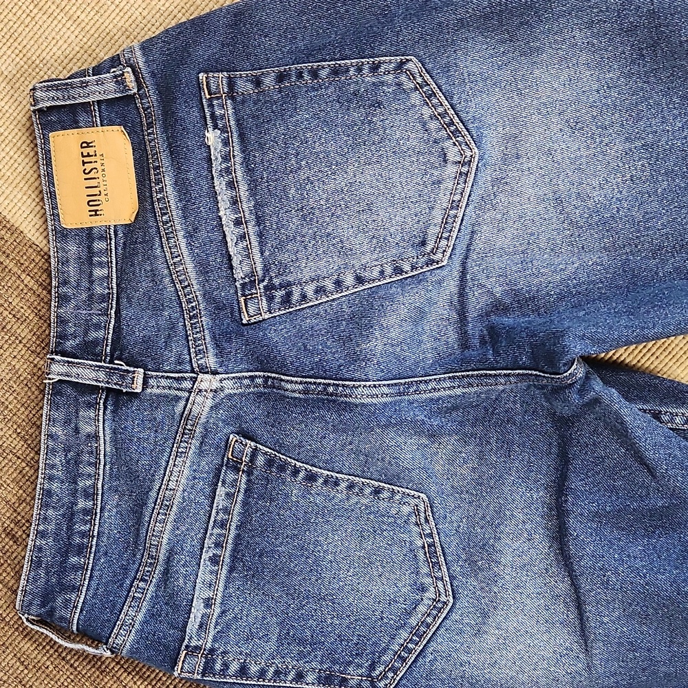 Hollister Curvy High-Rise Mom Jean Distressed Vintage Stretch W26 L27 3R - Picture 11 of 11